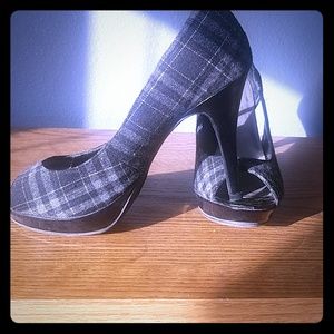 Plaid pump